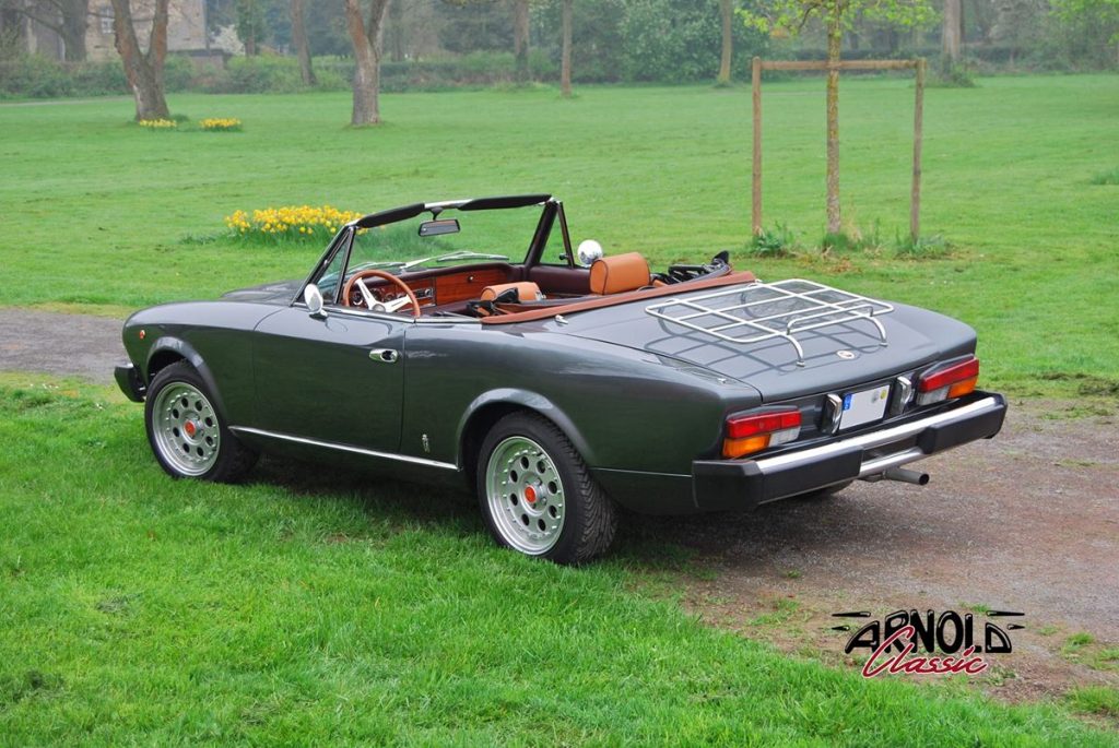 Fiat 124 Spider Grigio Fumo - Arnold Classic Oldtimer Restauration Lauenau