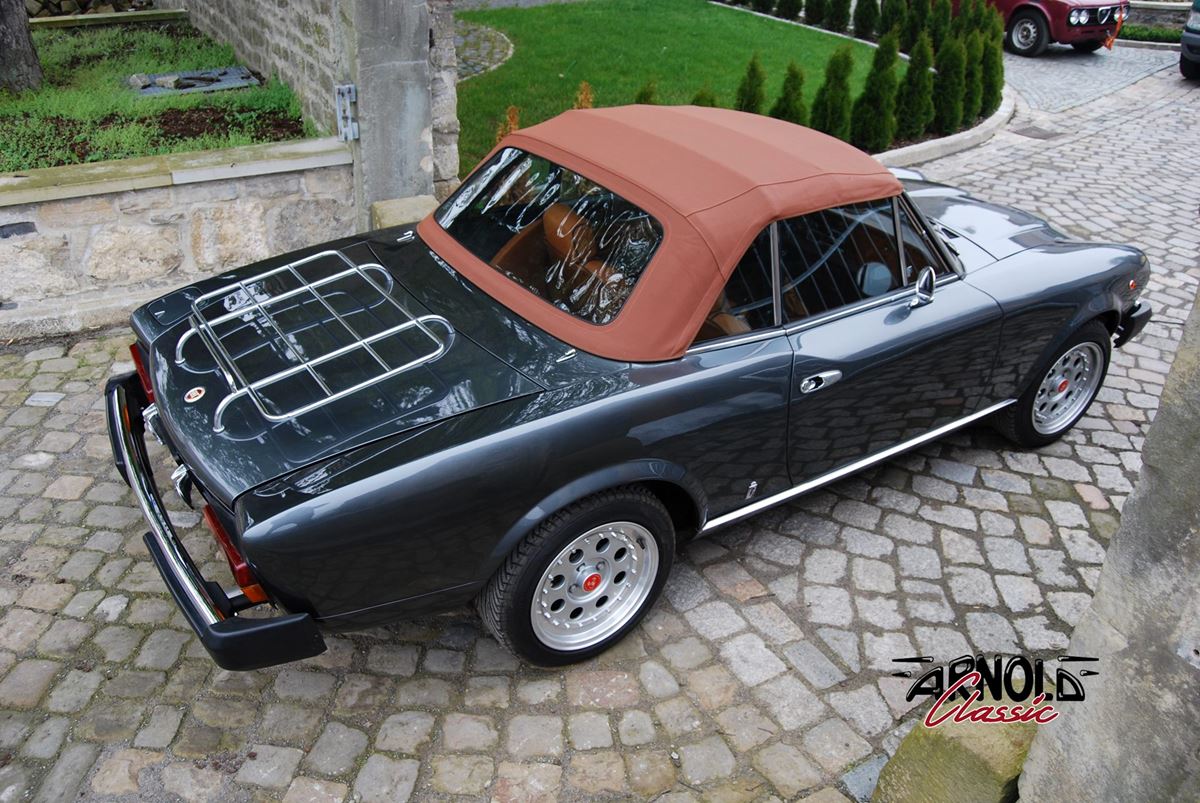 Fiat 124 Spider Grigio Fumo - Arnold Classic Oldtimer Restauration Lauenau