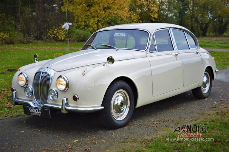 Daimler V8-250